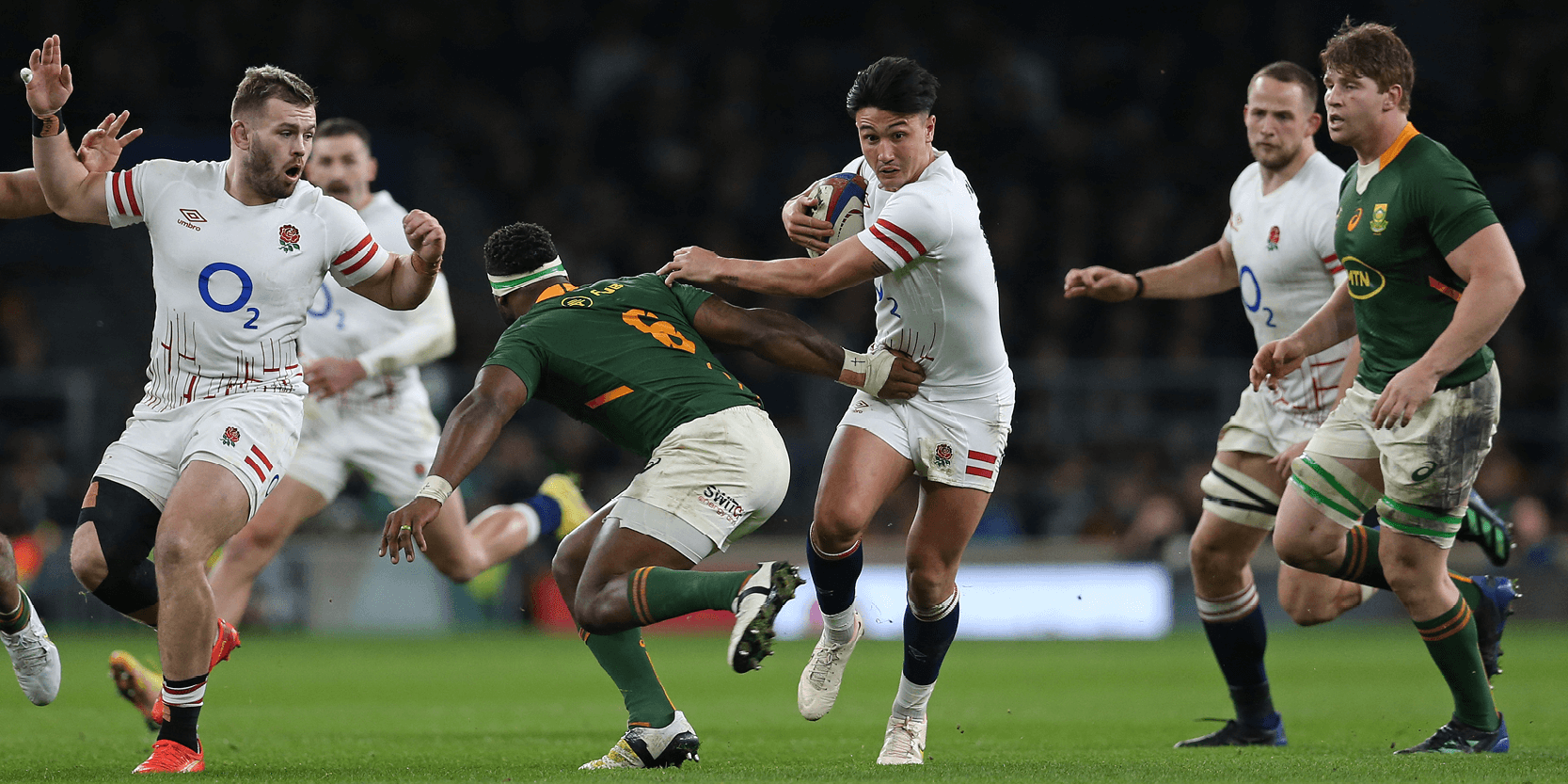Marcus Smith running with the ball against South Africa in the Autumn Nations Series