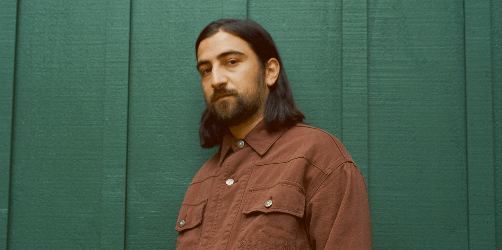 Folk-pop singer songwriter Noah Kahan in a press shoot