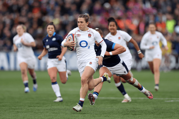 Claudia Macdonald running with the ball