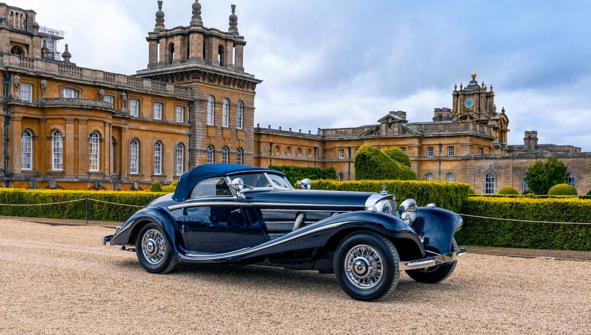 Vintage car infront of Blenheim Palace