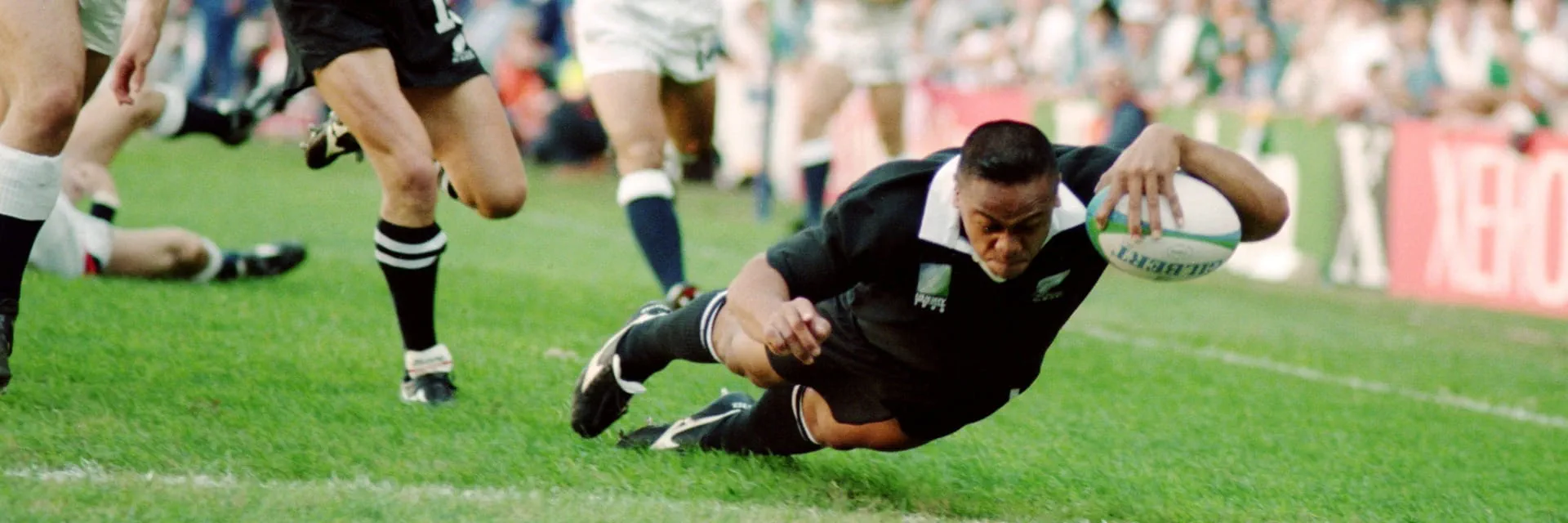 Jonah Lomu scoring a try for NZ