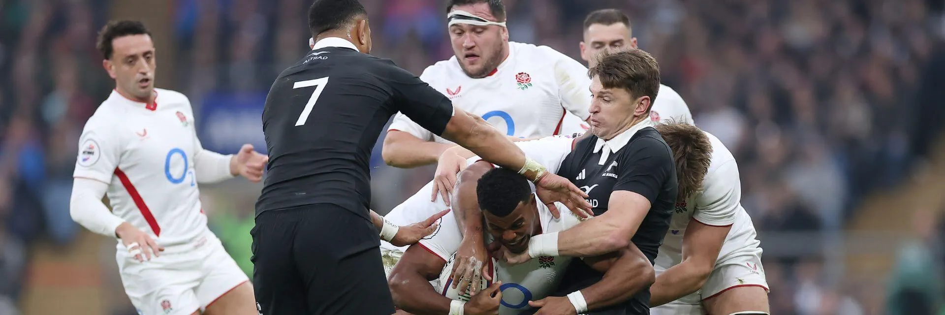 England in action against New Zealand at Allianz Stadium