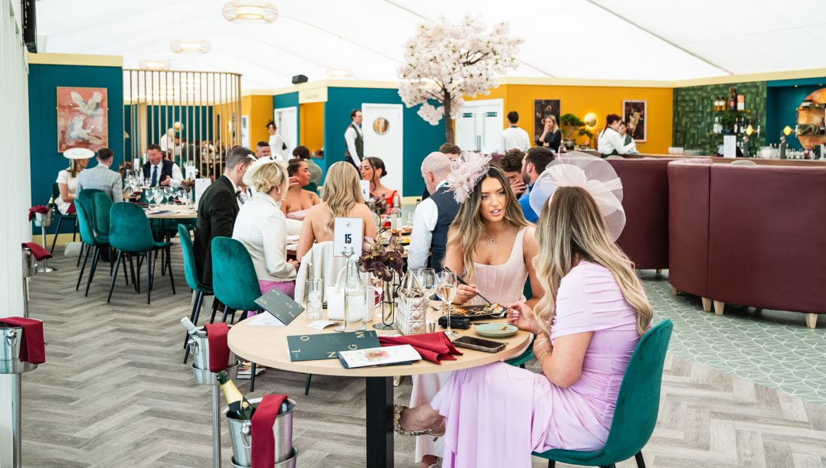Longma guests dining