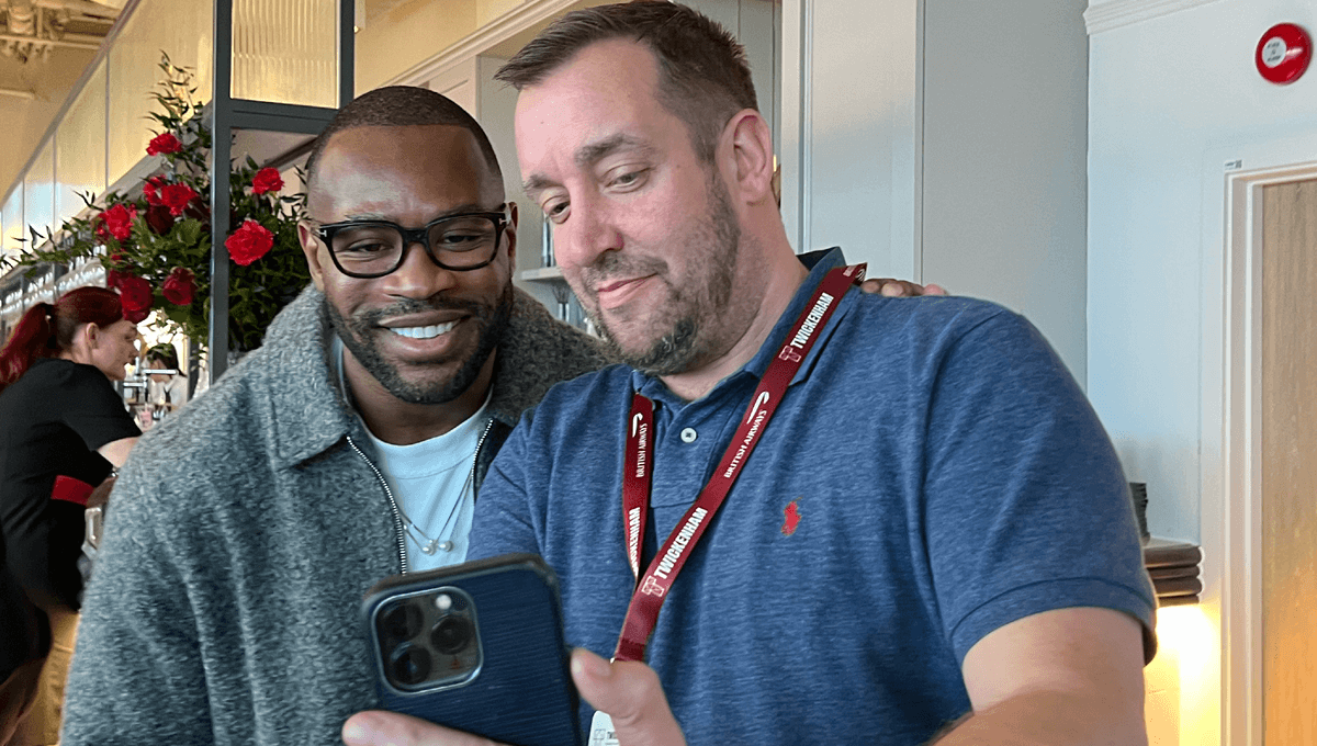 Ugo Monye taking a selfie with a hospitality guest