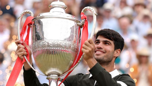 Witness returning champion Carlos Alcaraz at Queens Club in 2026